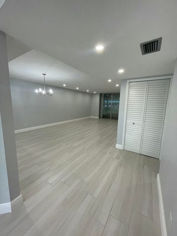 6698 10th Avenue N, Greenacres, FL 33467