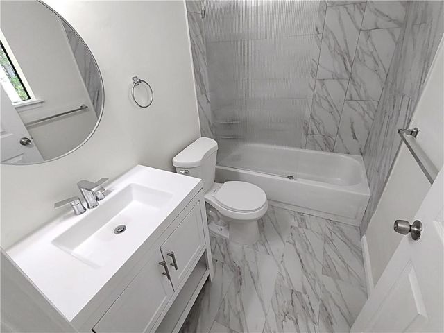 8443 Park Ridge Lane, Riverdale, GA 30274