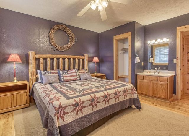 943 Crooked Ridge Rd, Gatlinburg, TN 37738