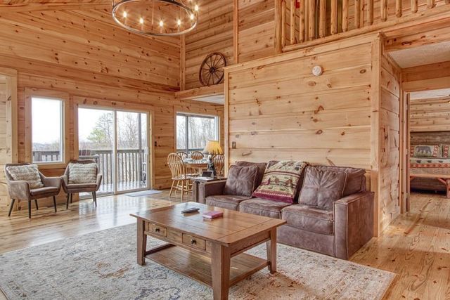 943 Crooked Ridge Rd, Gatlinburg, TN 37738