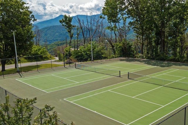 943 Crooked Ridge Rd, Gatlinburg, TN 37738