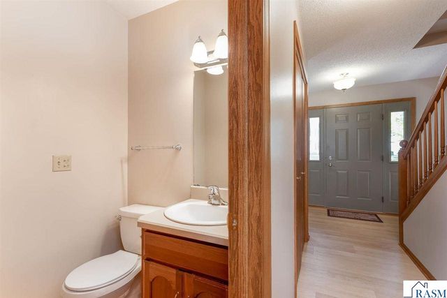 208 Chancery Lane, Mankato, MN 56001