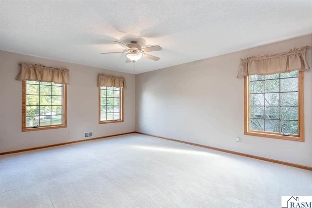 208 Chancery Lane, Mankato, MN 56001