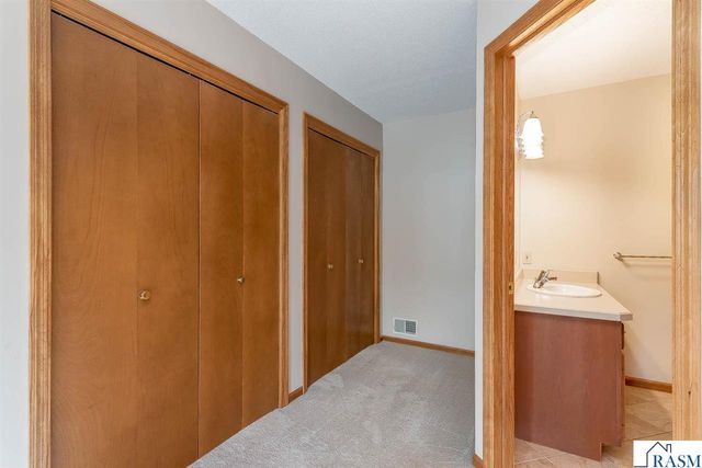 208 Chancery Lane, Mankato, MN 56001