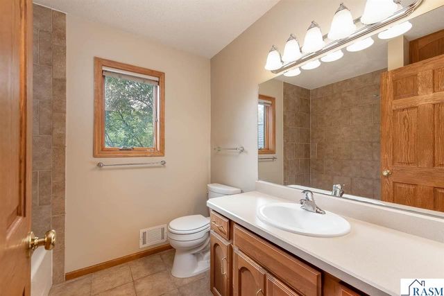 208 Chancery Lane, Mankato, MN 56001