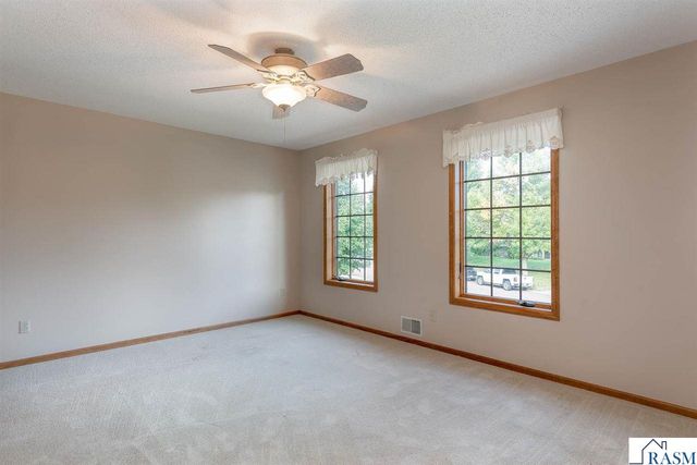 208 Chancery Lane, Mankato, MN 56001