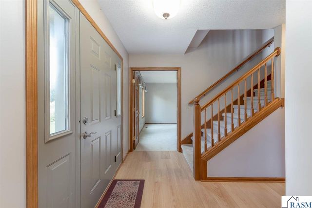 208 Chancery Lane, Mankato, MN 56001