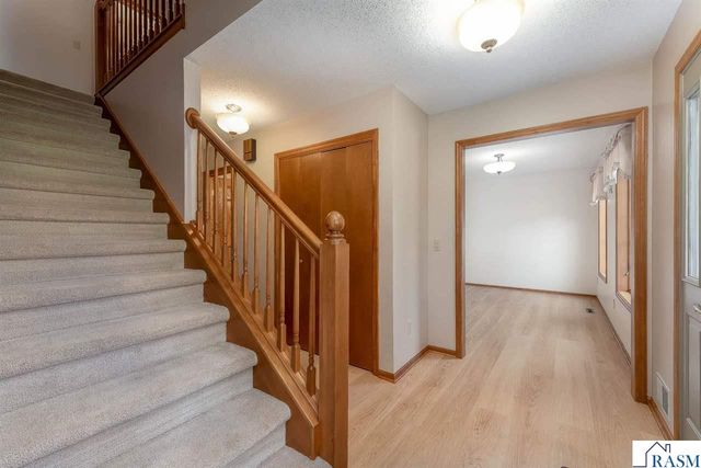 208 Chancery Lane, Mankato, MN 56001