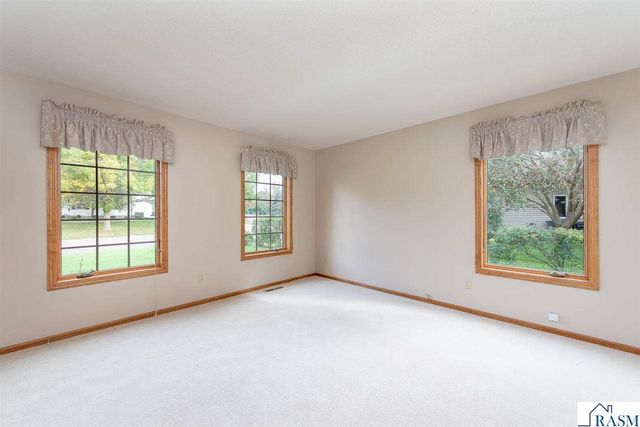 208 Chancery Lane, Mankato, MN 56001