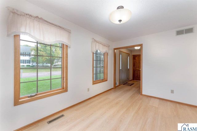 208 Chancery Lane, Mankato, MN 56001