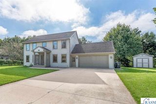 208 Chancery Lane, Mankato, MN 56001