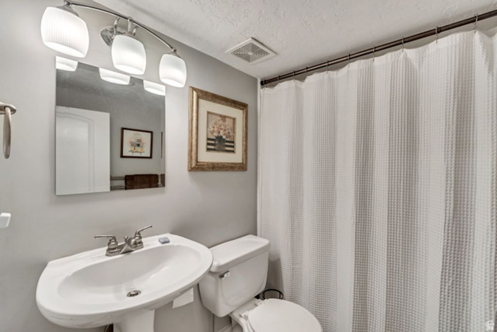 Image 20 of property listing at 770 E RAMONA AVE, Salt Lake City, UT 84105