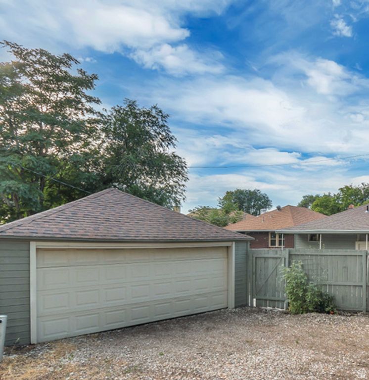 Image 3 of property listing at 770 E RAMONA AVE, Salt Lake City, UT 84105