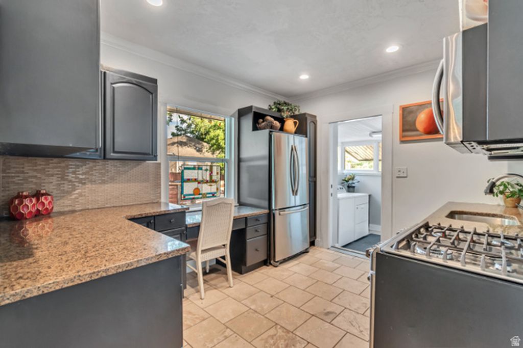 Image 8 of property listing at 770 E RAMONA AVE, Salt Lake City, UT 84105