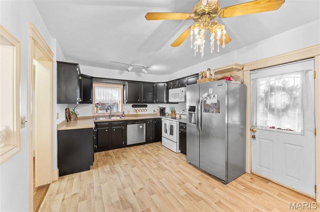 909 E Main Street, Belleville, IL 62220