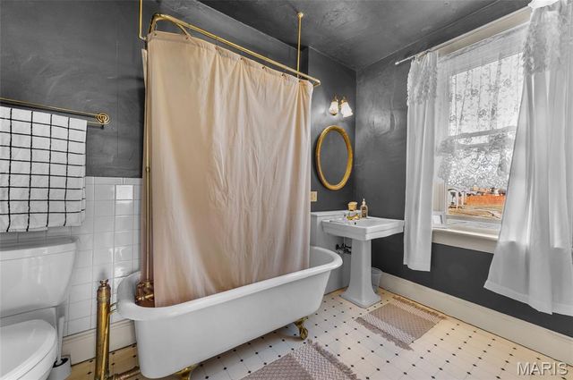 909 E Main Street, Belleville, IL 62220