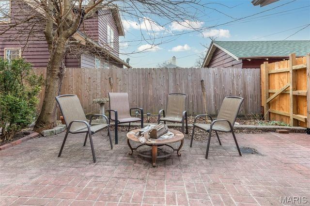 909 E Main Street, Belleville, IL 62220