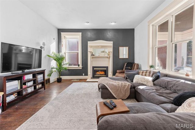 909 E Main Street, Belleville, IL 62220