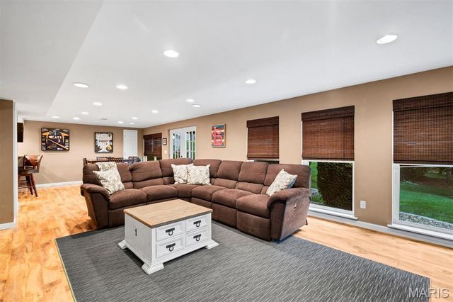 126 Sierra Village Drive, Eureka, MO 63025