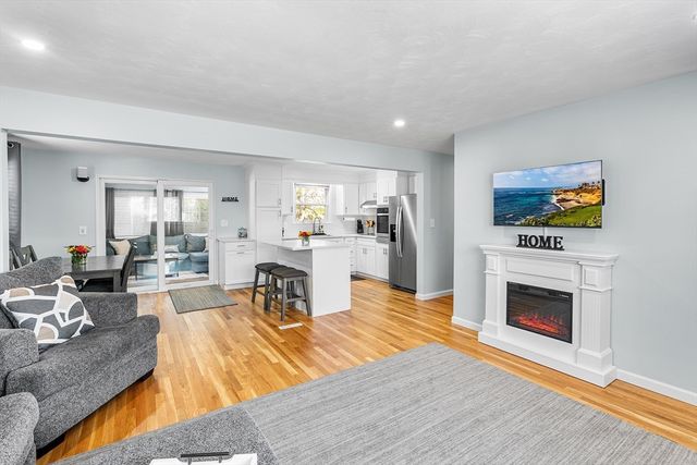 36 Whitelock Dr, Marlborough, MA 01752