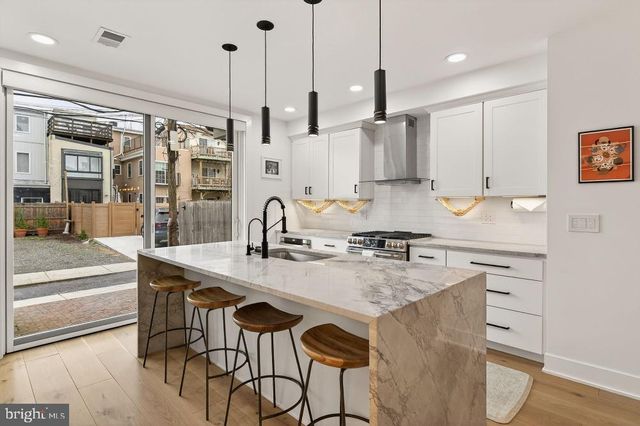 2023 SAINT ALBANS ST, Philadelphia, PA 19146