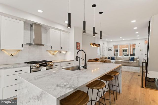 2023 SAINT ALBANS ST, Philadelphia, PA 19146