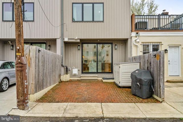 2023 SAINT ALBANS ST, Philadelphia, PA 19146