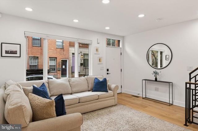 2023 SAINT ALBANS ST, Philadelphia, PA 19146