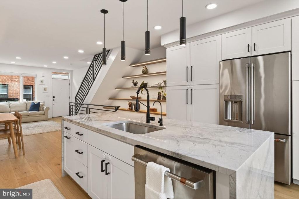 2023 SAINT ALBANS ST, Philadelphia, PA 19146