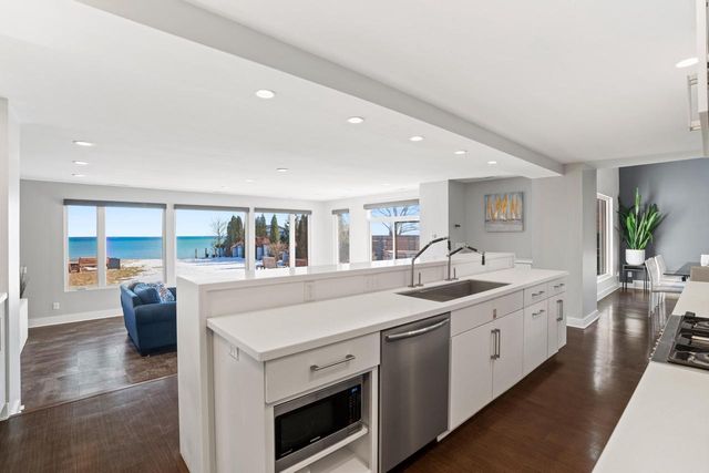 2533 Lakeshore DRIVE, Sheboygan, WI 53081