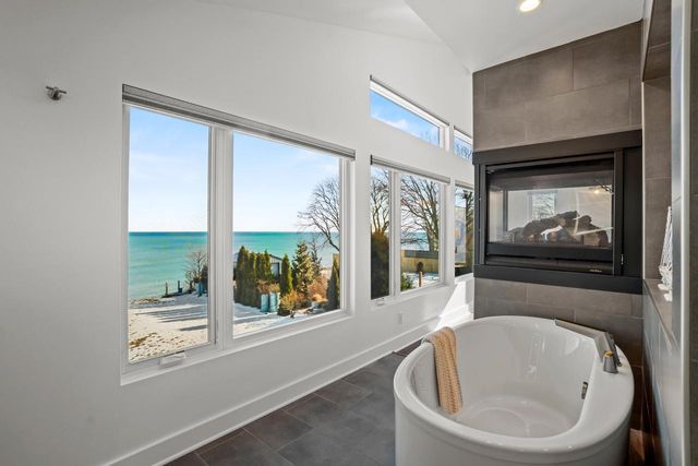 2533 Lakeshore DRIVE, Sheboygan, WI 53081