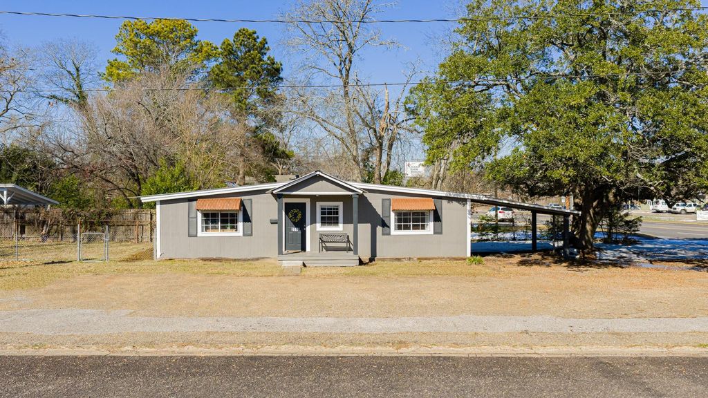 2719 S Henderson Blvd, Kilgore, TX 75662