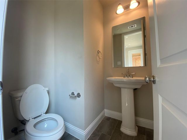 801 Ponds Edge Lane, Euless, TX 76040