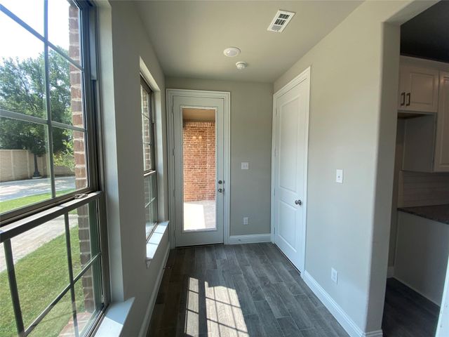 801 Ponds Edge Lane, Euless, TX 76040