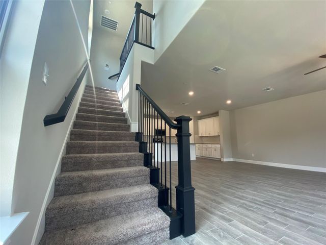 801 Ponds Edge Lane, Euless, TX 76040