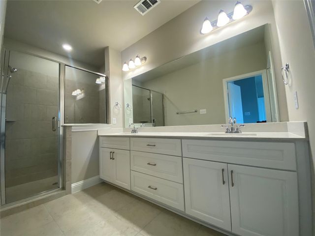 801 Ponds Edge Lane, Euless, TX 76040