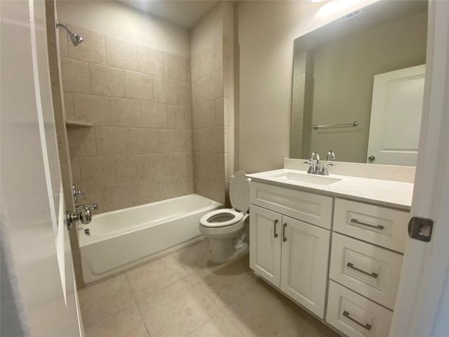 801 Ponds Edge Lane, Euless, TX 76040