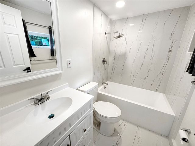 499 10th St, Freedom, PA 15042