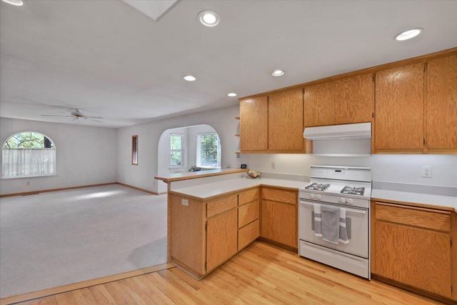 14002 Meadow View Dr, Grass Valley, CA 95945