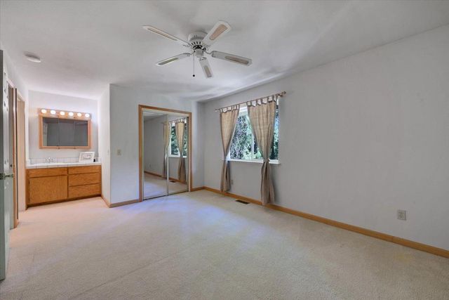 14002 Meadow View Dr, Grass Valley, CA 95945