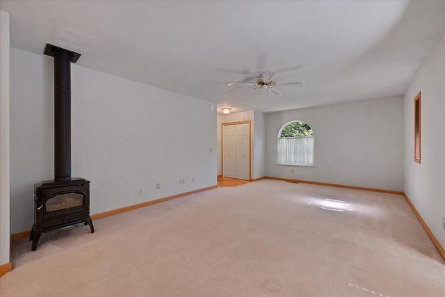 14002 Meadow View Dr, Grass Valley, CA 95945