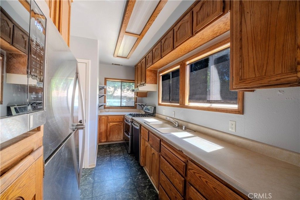 Image 5 of property listing at 329 W 12th Street, Chico, CA 95928