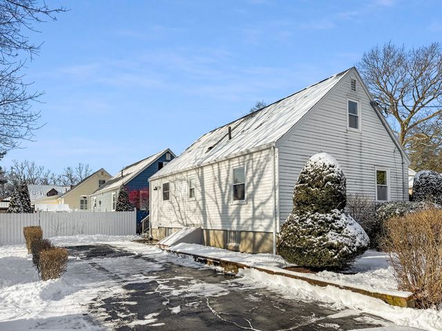 34 Albert 34, Waltham, MA 02453