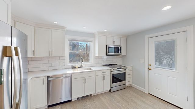 34 Albert 34, Waltham, MA 02453