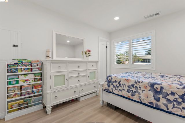 8044 Tamarack Dr, Dublin, CA 94568
