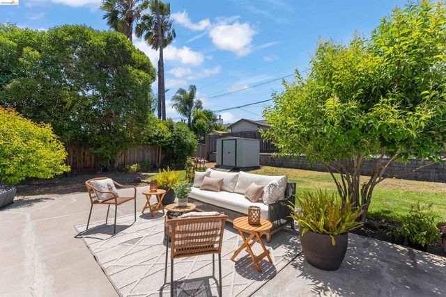8044 Tamarack Dr, Dublin, CA 94568
