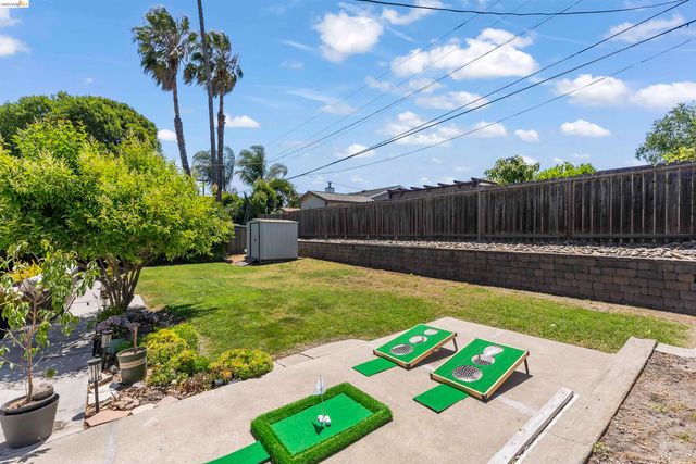 8044 Tamarack Dr, Dublin, CA 94568