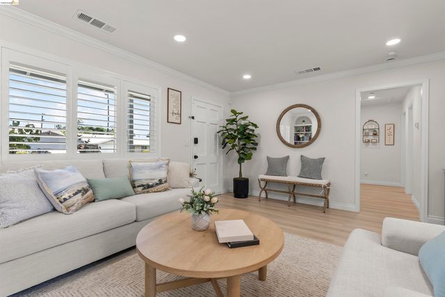 8044 Tamarack Dr, Dublin, CA 94568
