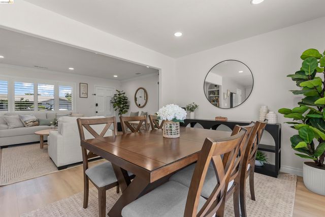 8044 Tamarack Dr, Dublin, CA 94568