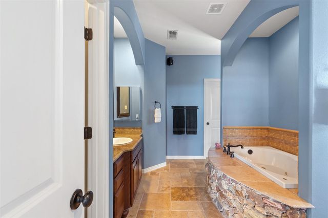 21803 Briarcliff DR, Spicewood, TX 78669